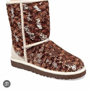 Ugg Champagne Sparkle Short Classics Size 9